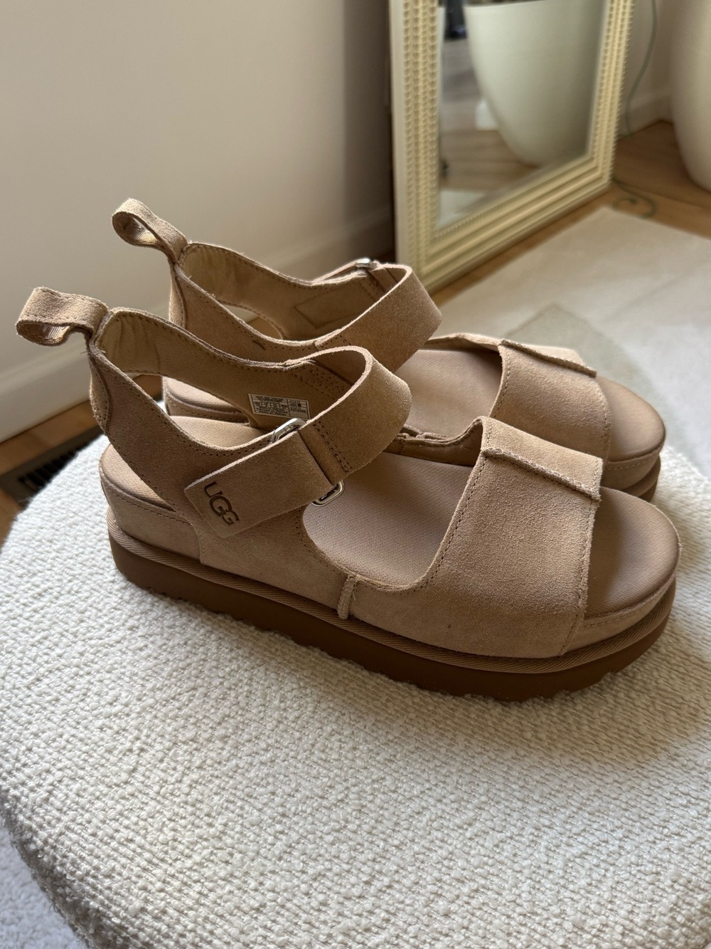 UGG Women's Goldenstar Hi Platform Sandals - 10